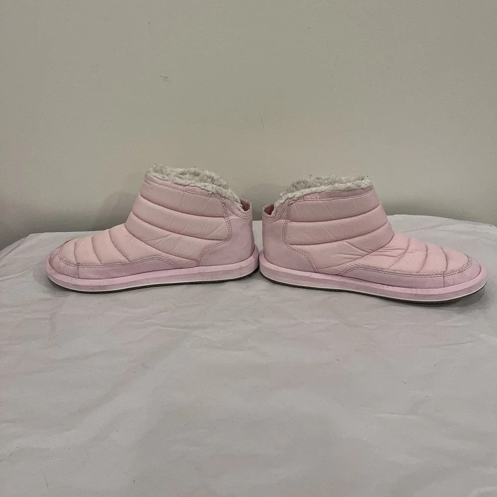 Sanuk Kids Girls' Lil Puffer Fashion Boot Fuzzy Chalk Pink Sz 6 Warm Slippers
